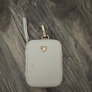 Elegant White Card Holder with Gold Accent